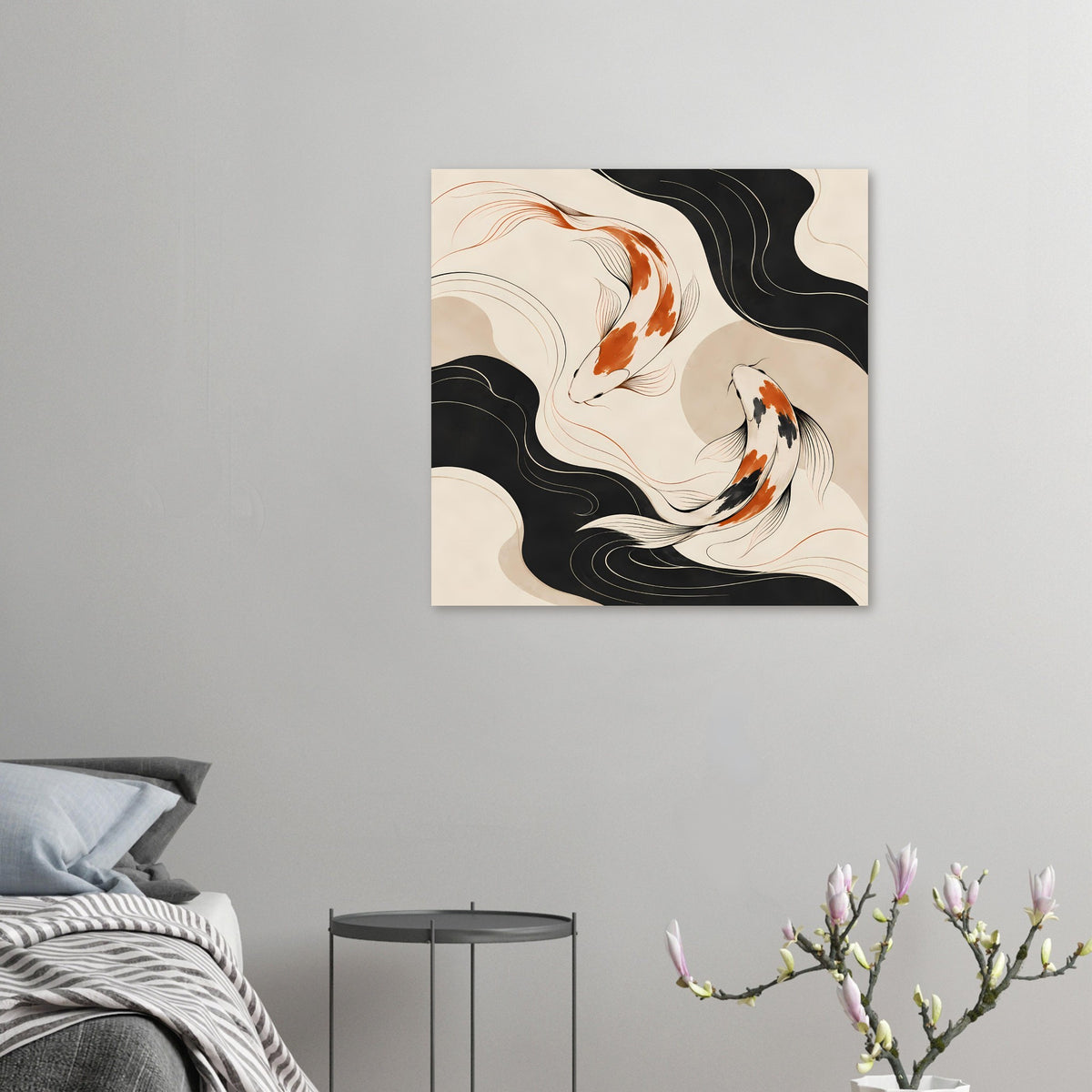 Kleines Koi-Fisch-Poster im Quadrat: orangefarbene Fische, schwarze Wellen auf beigem Grund