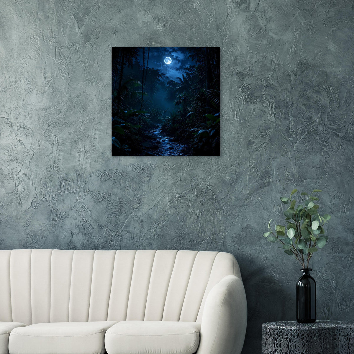 Quadratisches Poster mit schwarzem Rand: dunkler Dschungel unter blauem Mond, Pfad im Schatten