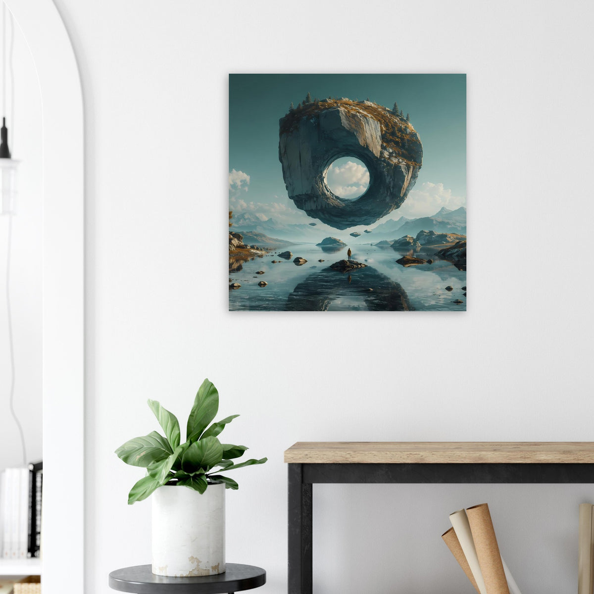 Surreales Poster: Felsring schwebt über blauem See mit rundem Loch im Fels