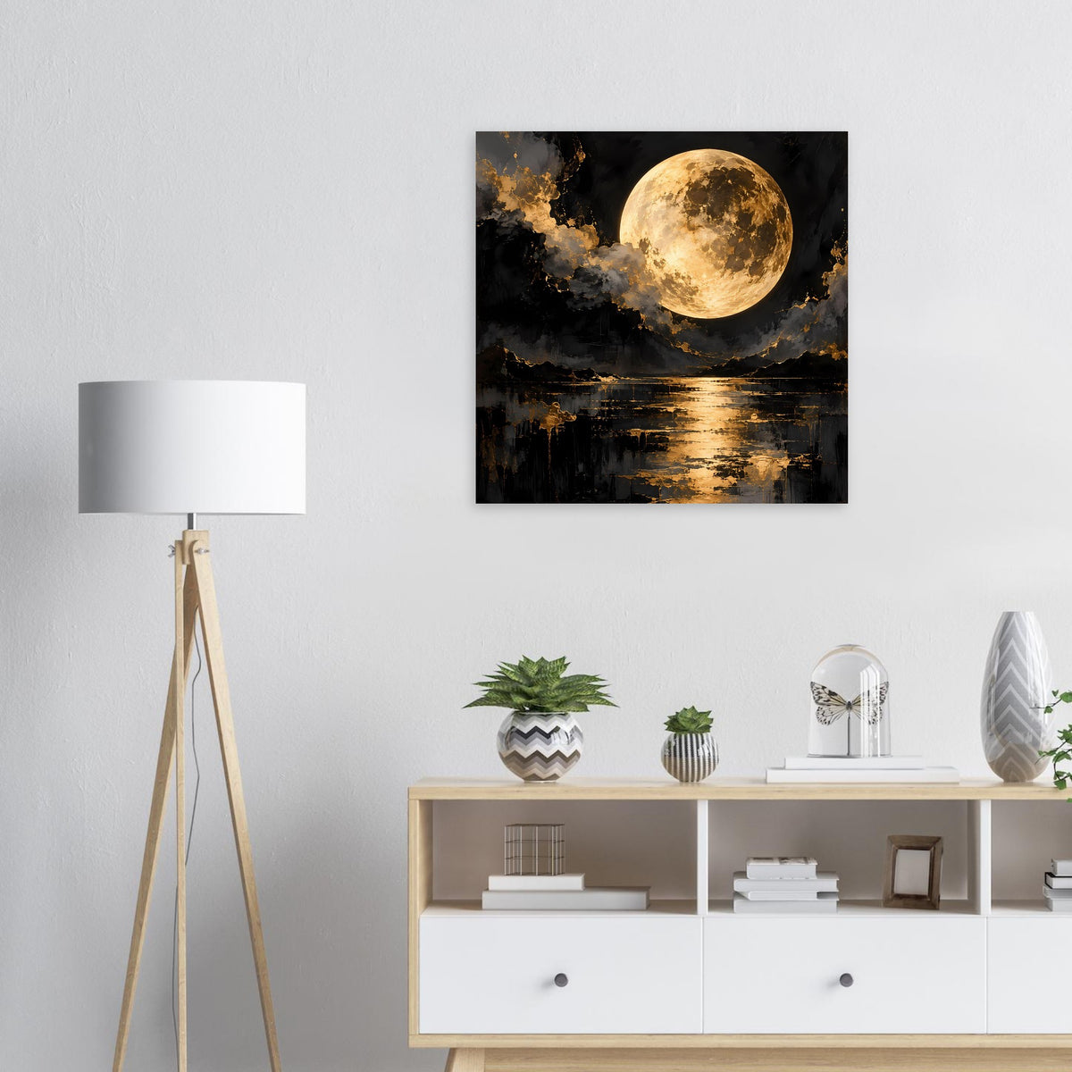 Wandposter mit goldener Mondsichel über spiegelndem Wasser, schwarzer Rahmen