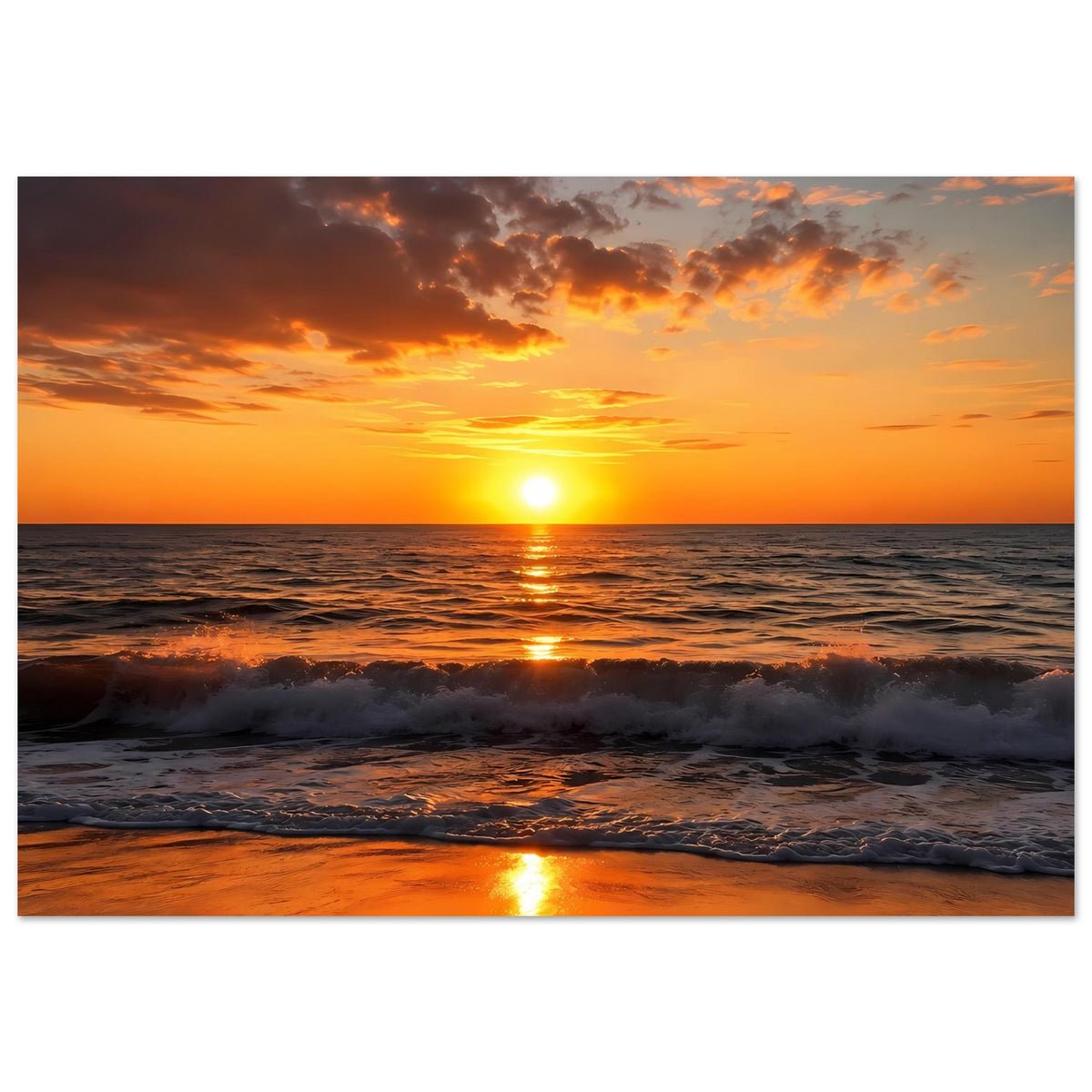 Horizontales Poster mit Sonnenuntergang über dem Meer, Sonne am Horizont und Wellen