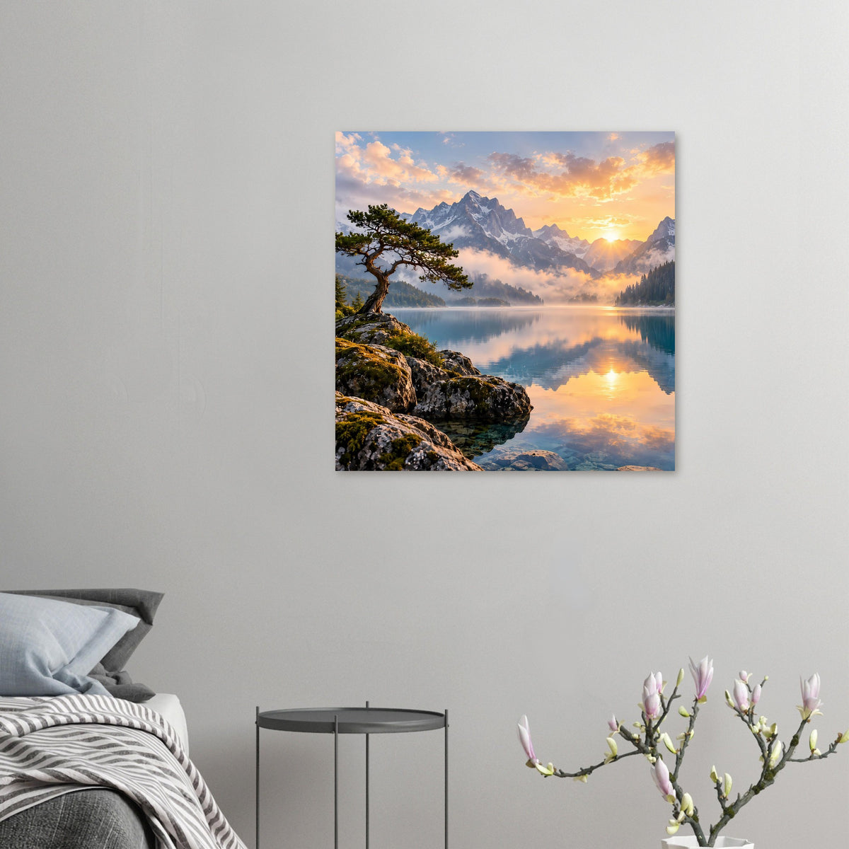 Kleines Poster mit Sonnenaufgang am Bergsee, Baum auf Felsen und Spiegelung