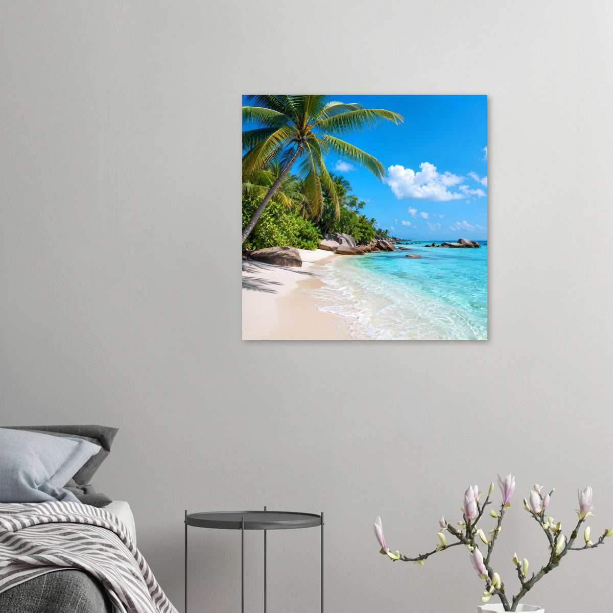 Kleines Wandposter mit tropischem Strandmotiv: Palmen, türkisblaues Wasser und blauer Himmel.