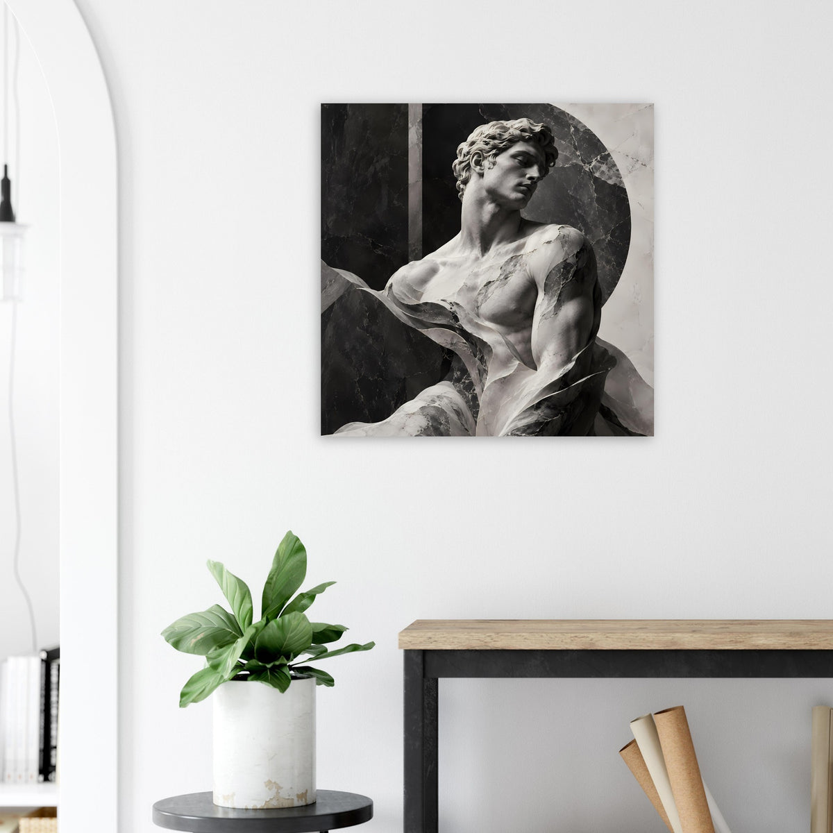 Wandposter mit schwarzweißer antiker Statue mit Kreis-Ausschnitt und Marmormuster