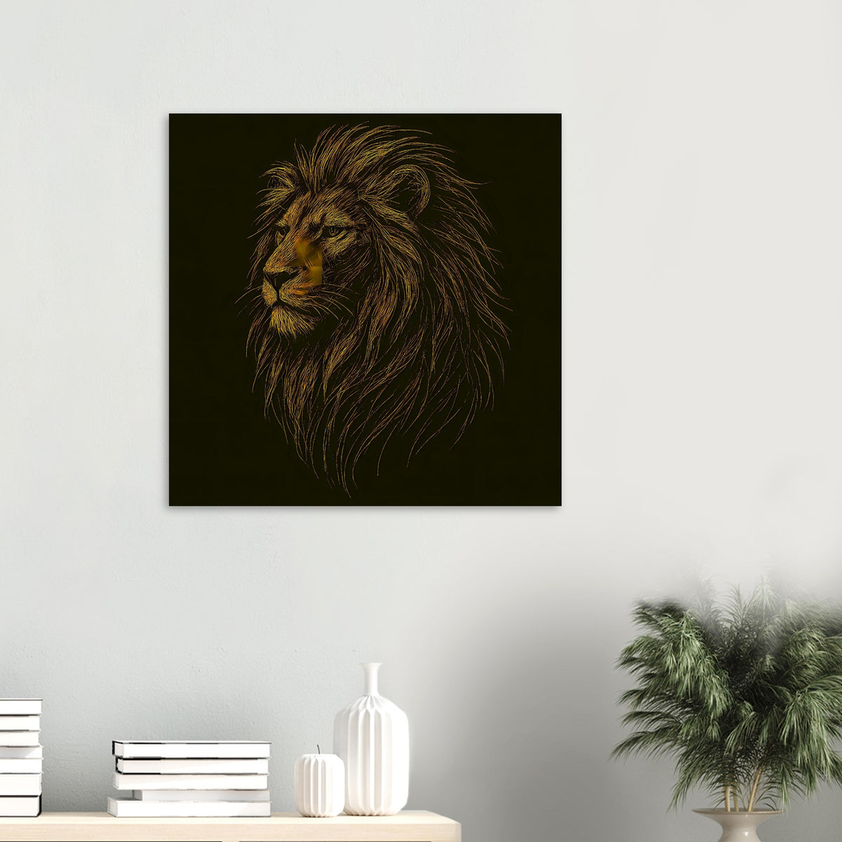 Löwenkopf-Poster mit braun-goldener Illustration auf dunklem Hintergrund, quadratisch.