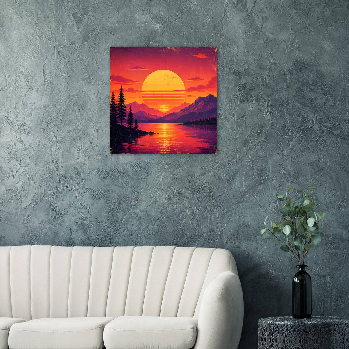 Gerahmtes Poster mit Bergsee-Sonnenuntergang, Tannen und orange-violettem Himmel