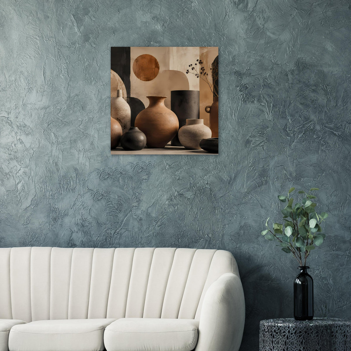 Gerahmtes Poster mit abstraktem Stillleben aus Keramikvasen in Terrakotta und Beige