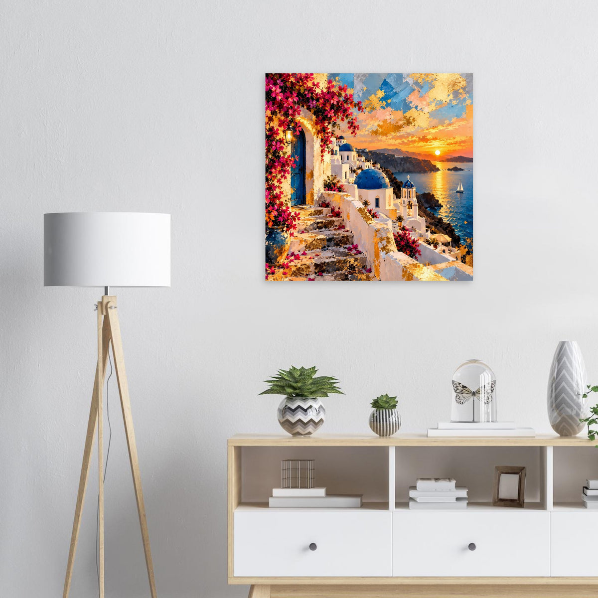 Poster Santorini: Blick auf Küste mit weißen Häusern, blauen Kuppeln und goldenem Licht