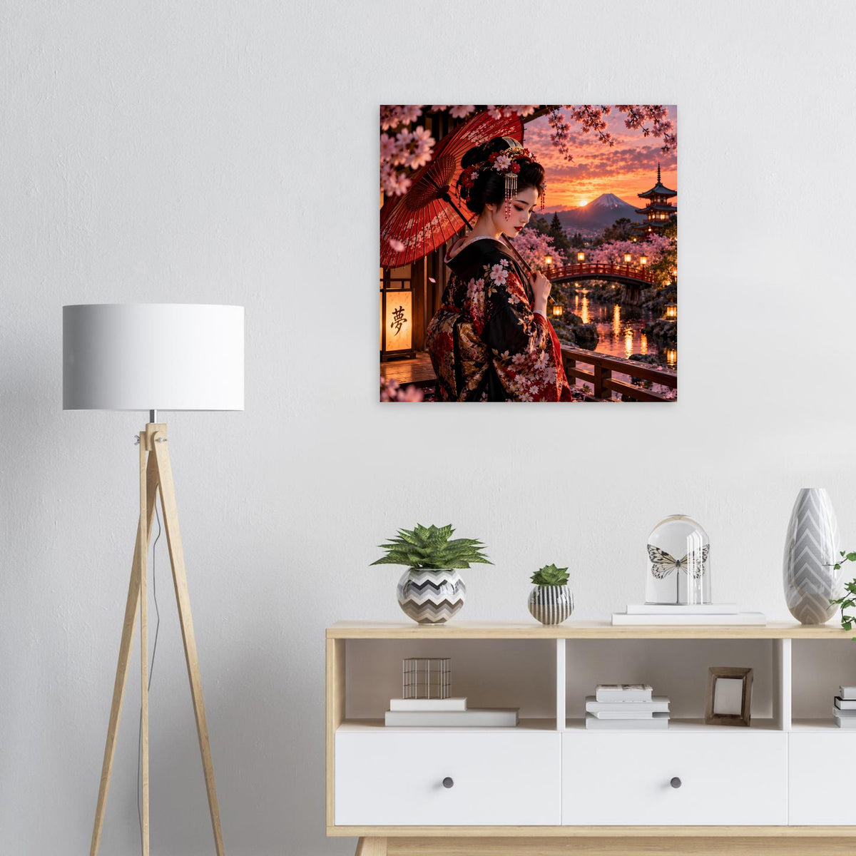 Poster mit japanischer Frau im Kimono, roter Schirm, Kirschblüten und Abendhimmel