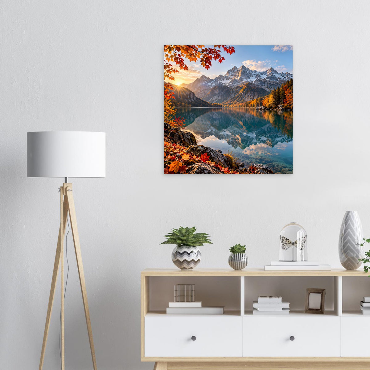 Quadratisches Wandposter mit Bergpanorama im Herbst, Spiegelung im See