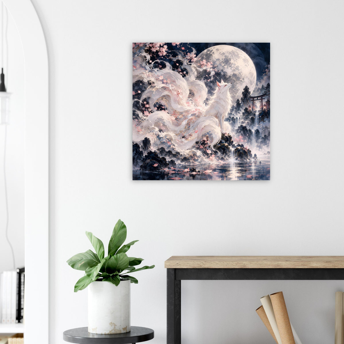 Quadratisches Fantasy-Poster mit weißem Fuchs, Vollmondscheibe, Kirschblüten und Bergsilhouette