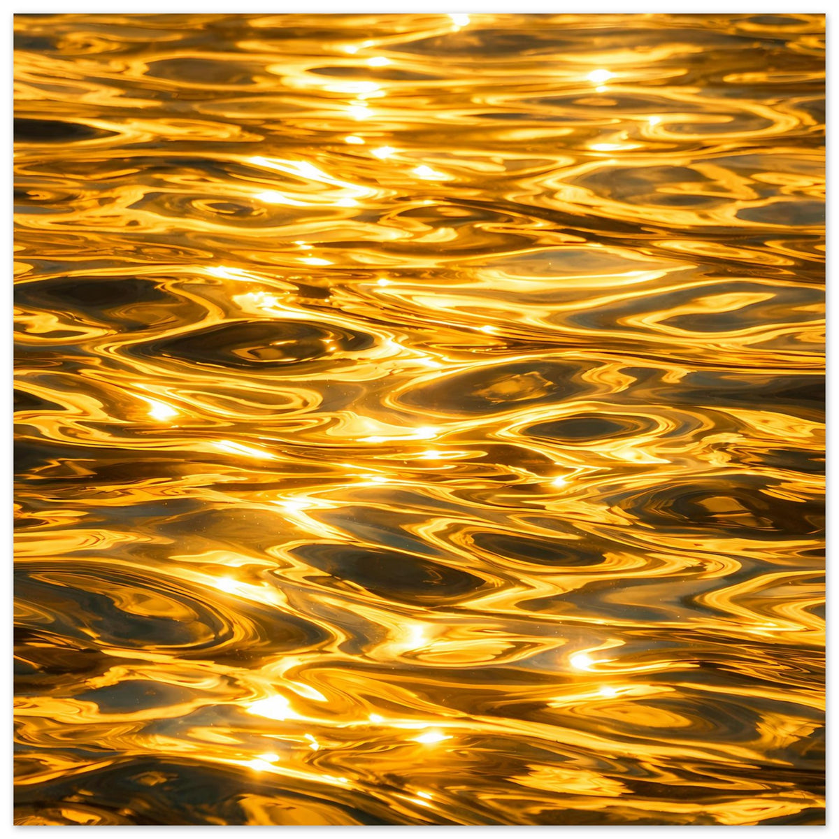 Abstraktes Poster mit gold-orangen Wellen und dunklen Akzenten auf mattem Papier.