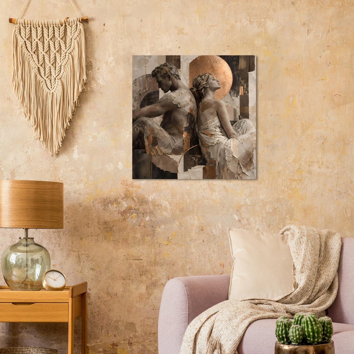 Quadratisches Kunstposter mit Paar-Skulpturenmotiv in warmen Braun- und Beigetönen, gerahmt