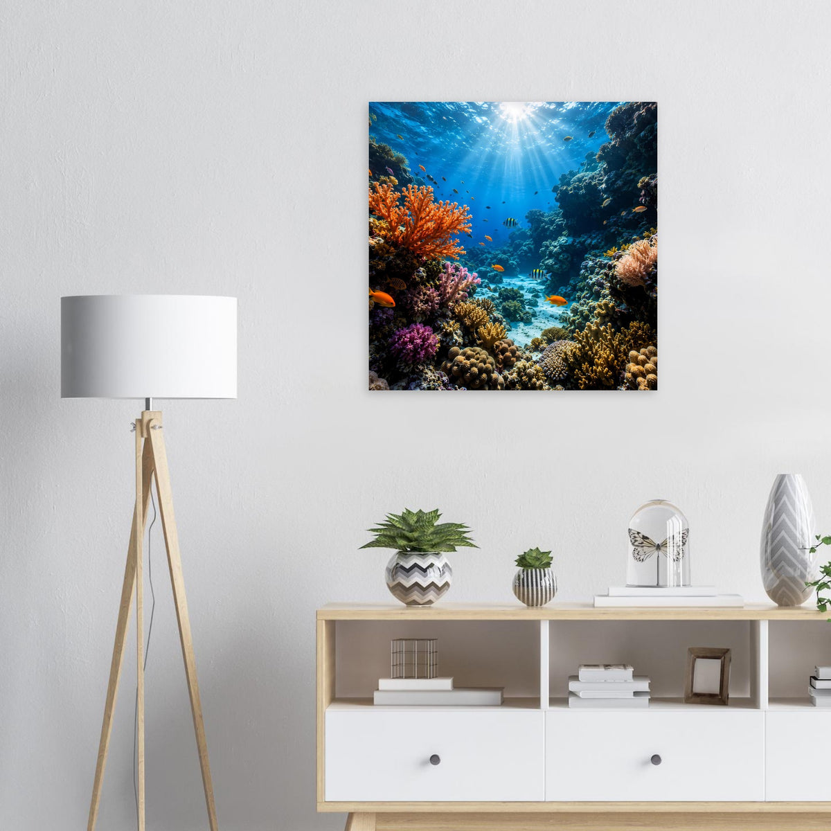Gerahmtes Unterwasser-Korallenriff-Poster in Blau/Türkis mit Sonnenstrahlen