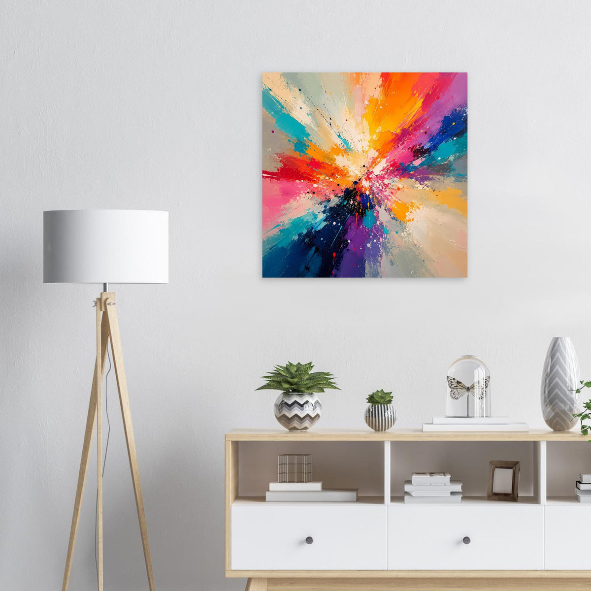 Quadratischer Kunstdruck: bunte Farbexplosion mit violetten, blauen und roten Spritzern.