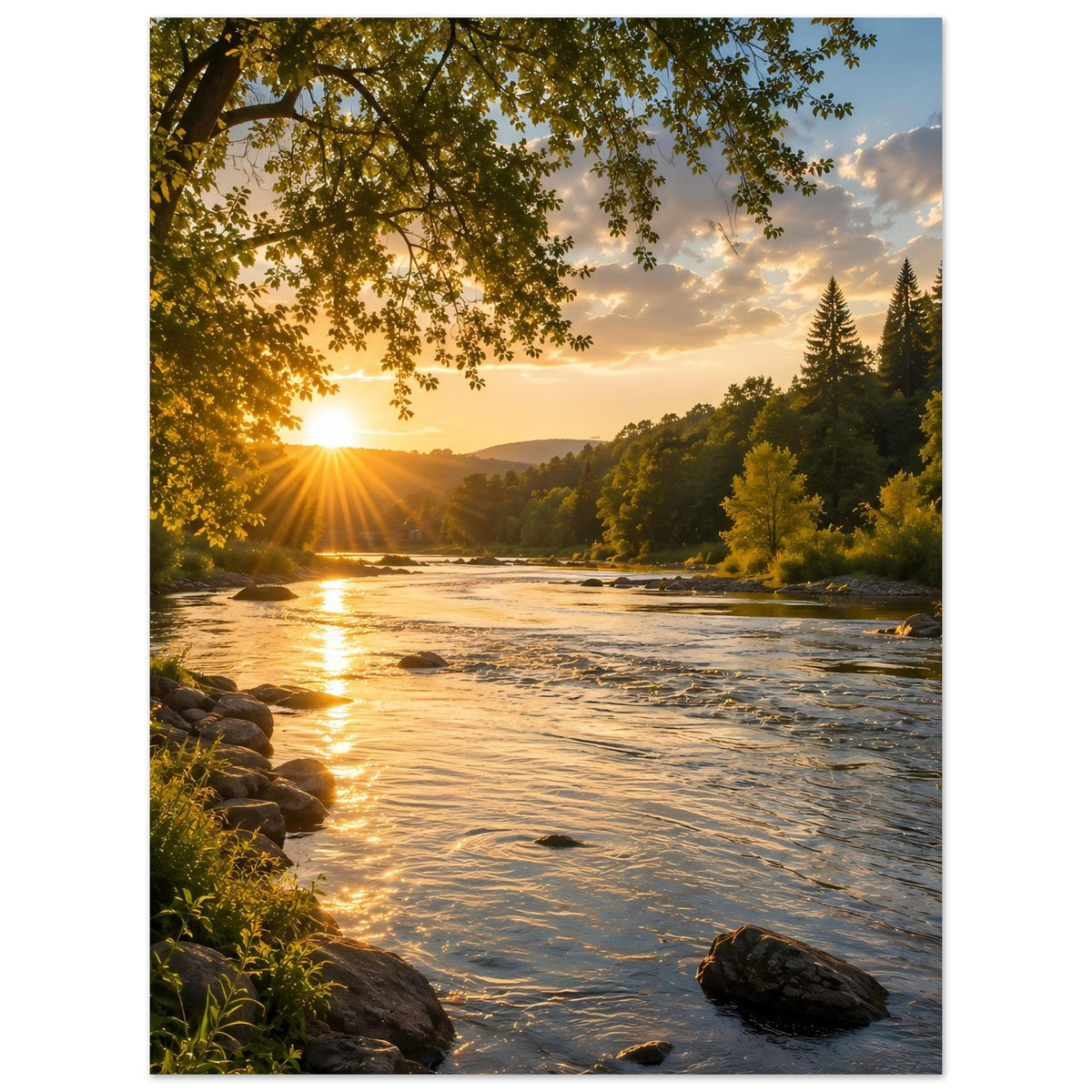 Hochformatiges Naturposter mit Fluss im Sonnenlicht, Felssteine am Ufer