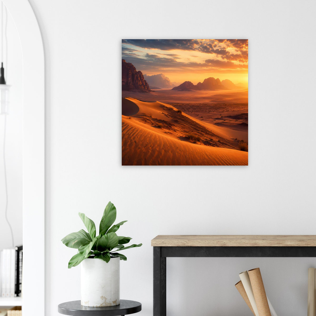 Quadratisches Wandposter mit Dünen und Sonnenuntergang, an weißer Wand