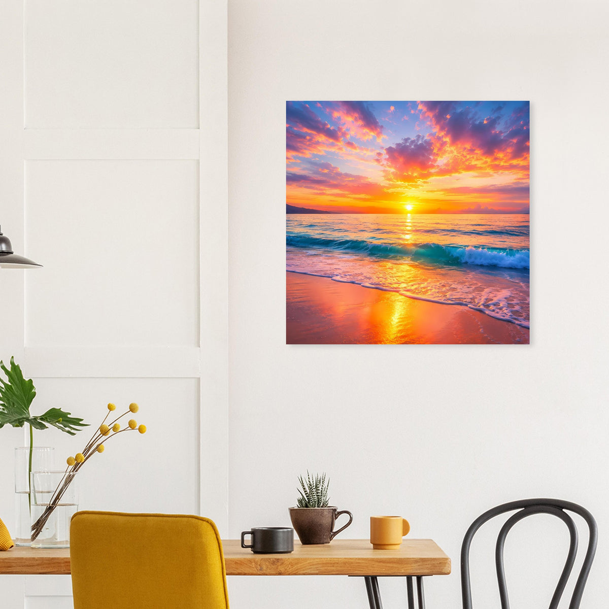 Quadratisches Poster mit Sonnenuntergang am Meer, goldene Sonne am Horizont, klare Wellen