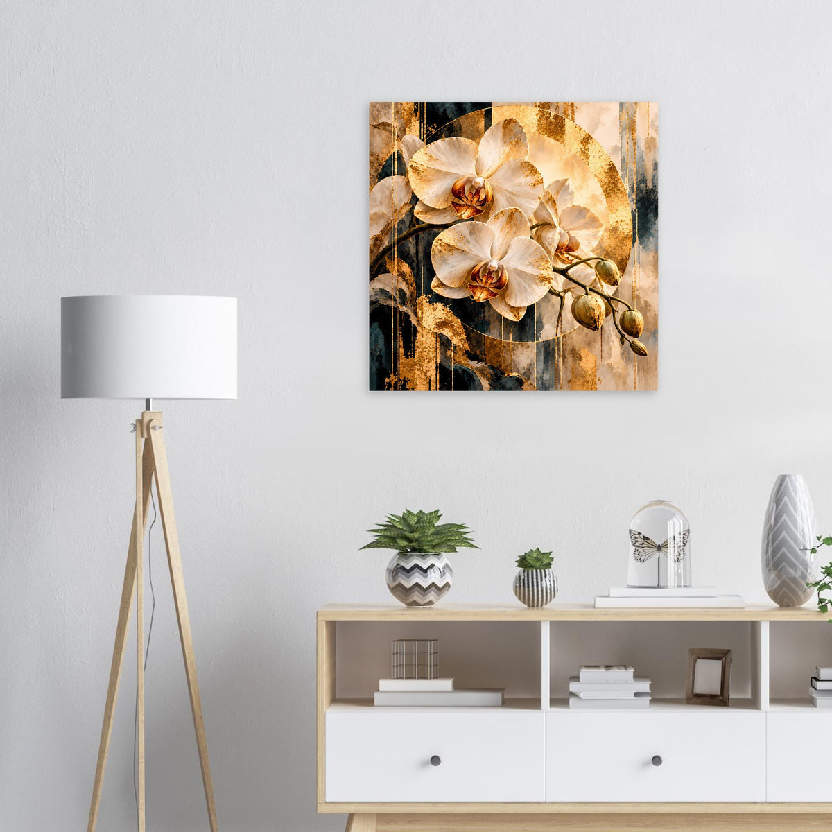 Quadratisches Orchideen-Kunstposter mit gold-cremefarbenen Blüten und abstraktem Hintergrund