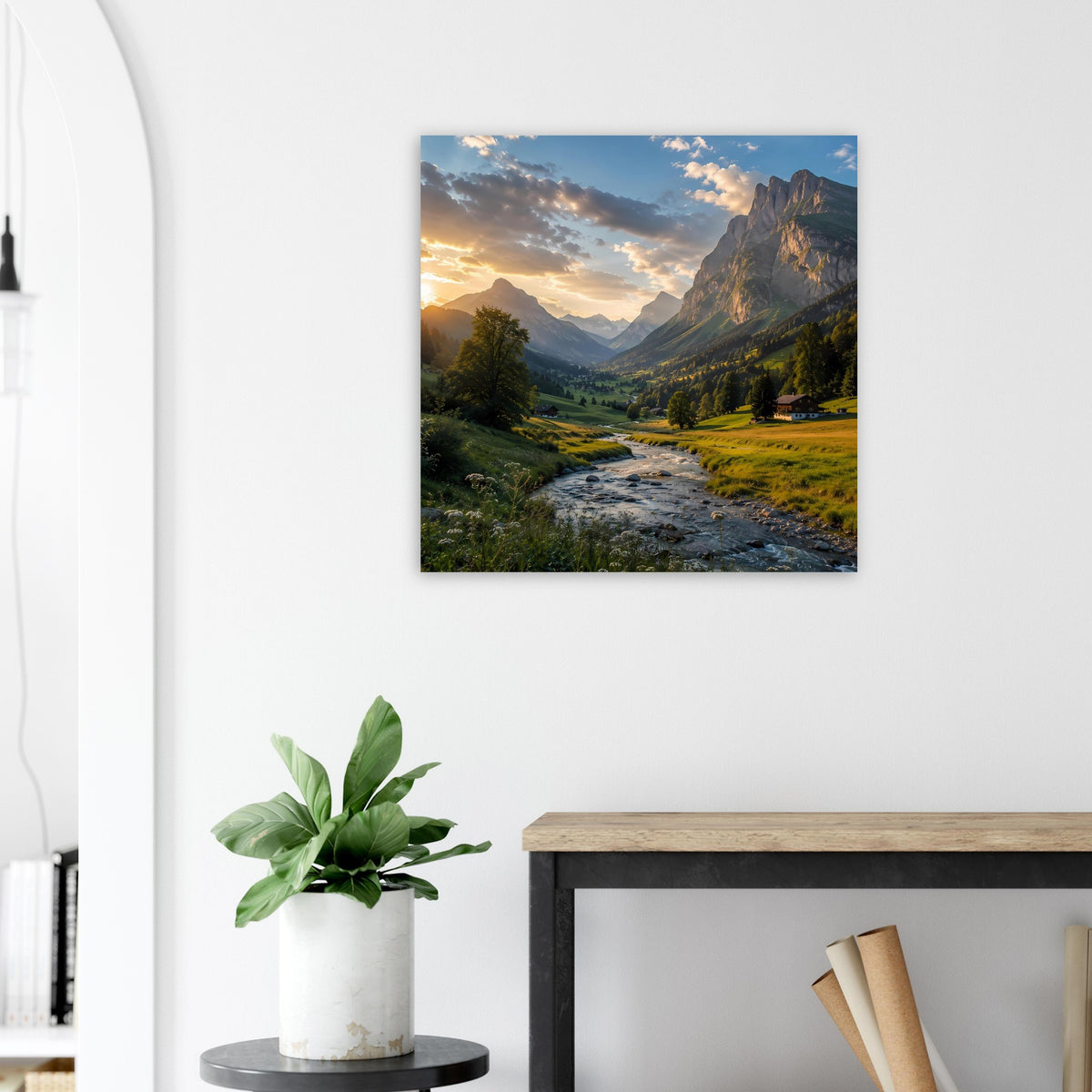 Quadratisches Poster mit Alpen-Tal bei goldenem Sonnenuntergang, Fluss und Bergpanorama.