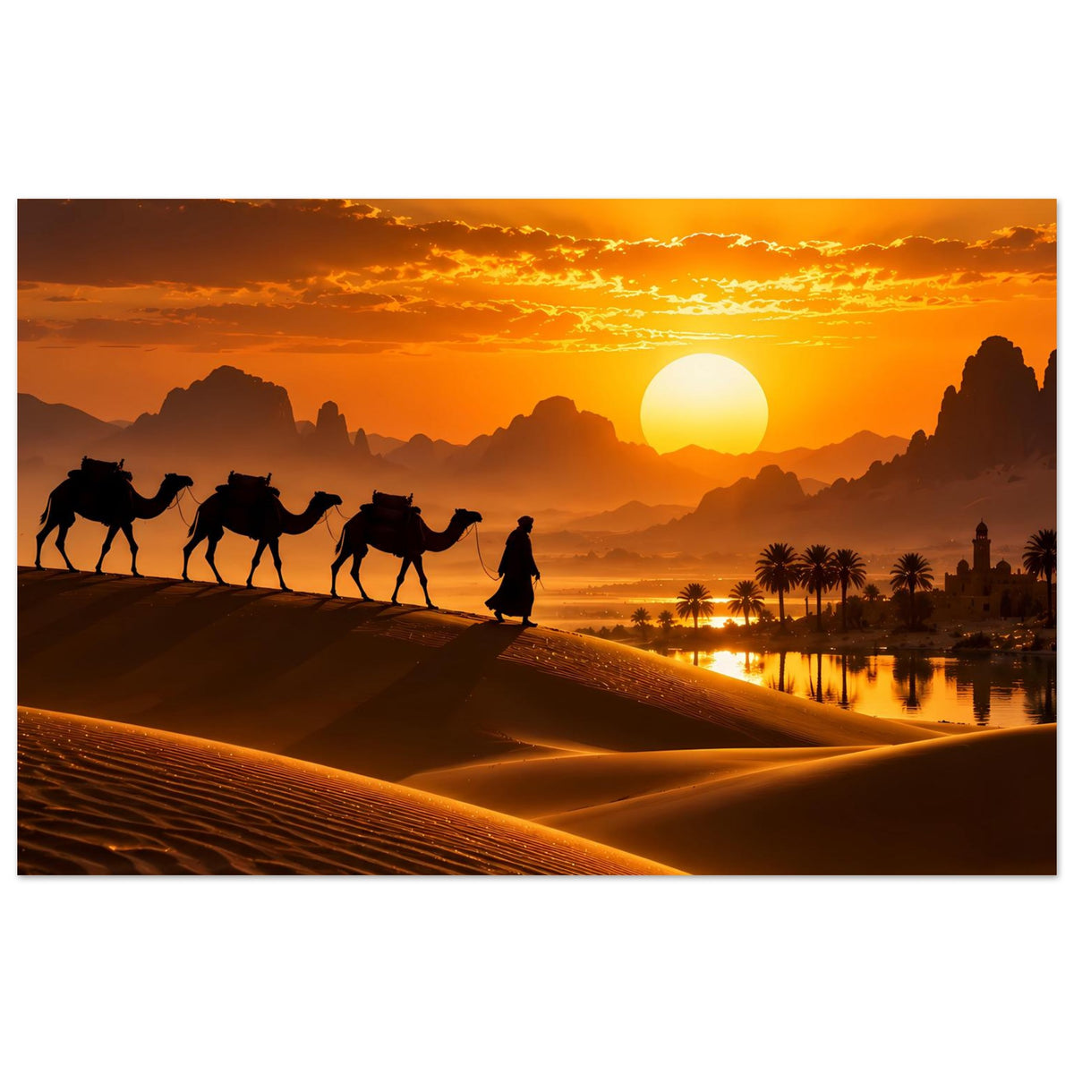 Horizontales Poster mit Karawane auf geschwungenen Dünen, Sonne im orangefarbenen Abendhimmel