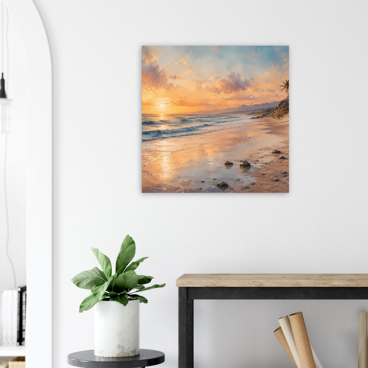 Quadratisches Strandposter: orangefarbener Himmel, Meer und nasser Strand