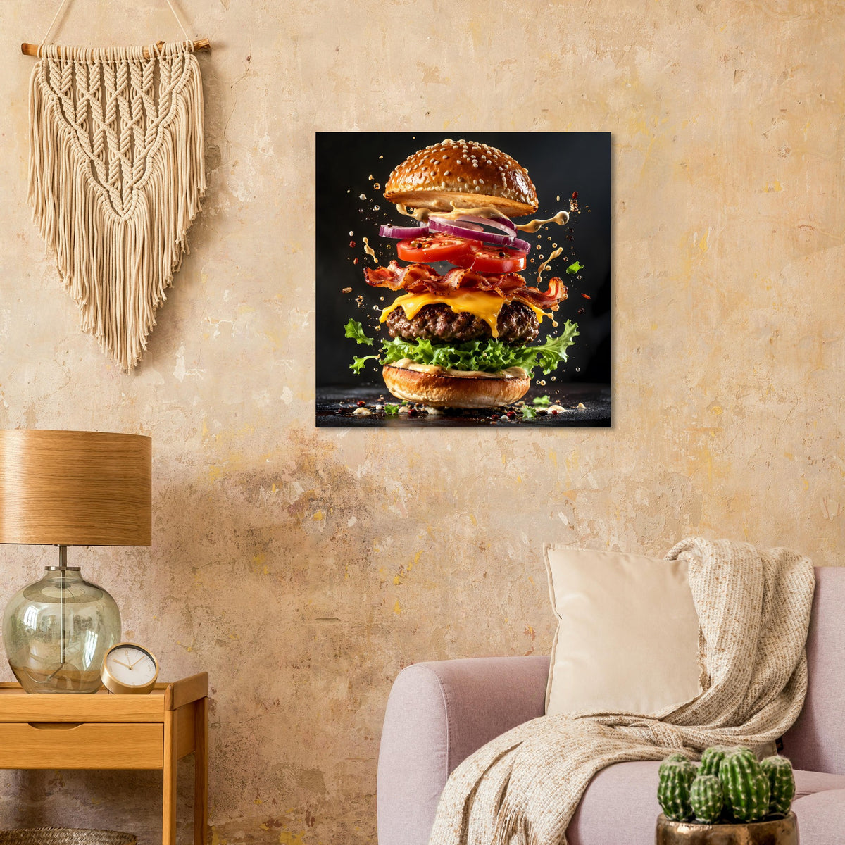 Gerahmtes Burger-Poster mit stapelnden Burger-Schichten und bunten Spritzern, schwarz