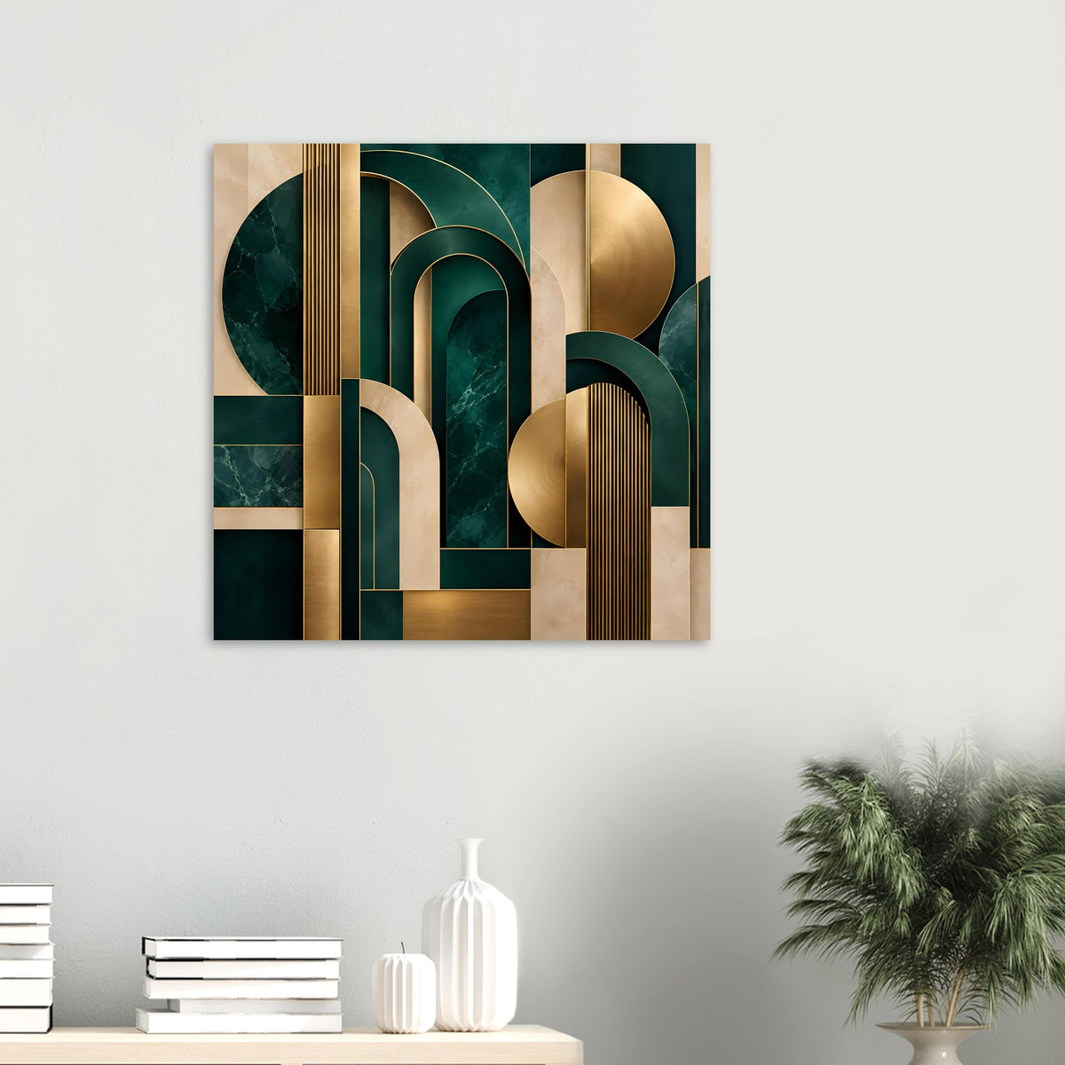 Quadratisches Art-Deco-Poster mit goldenen Zierlinien, dunkelgrünen Rundungen und Kacheloptik.