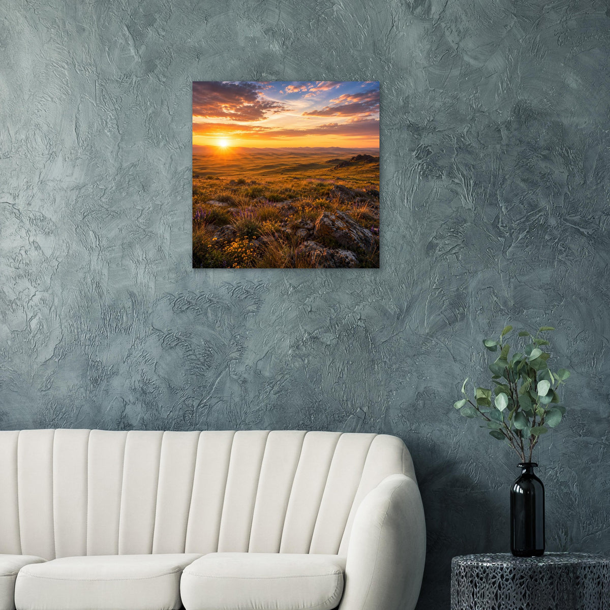 Poster mit Sonnenuntergang über Gras- und Dünenlandschaft, im schwarzen Rahmen