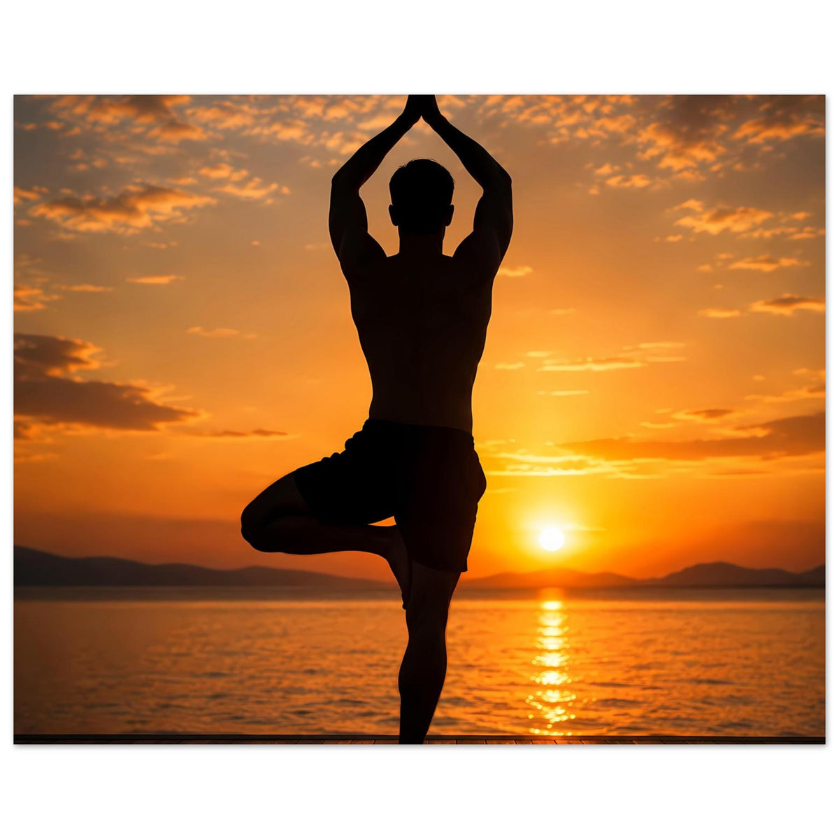 Horizontales Poster: Yoga-Silhouette mit gefalteten Händen, Sonnenuntergang mit Wasserreflexen