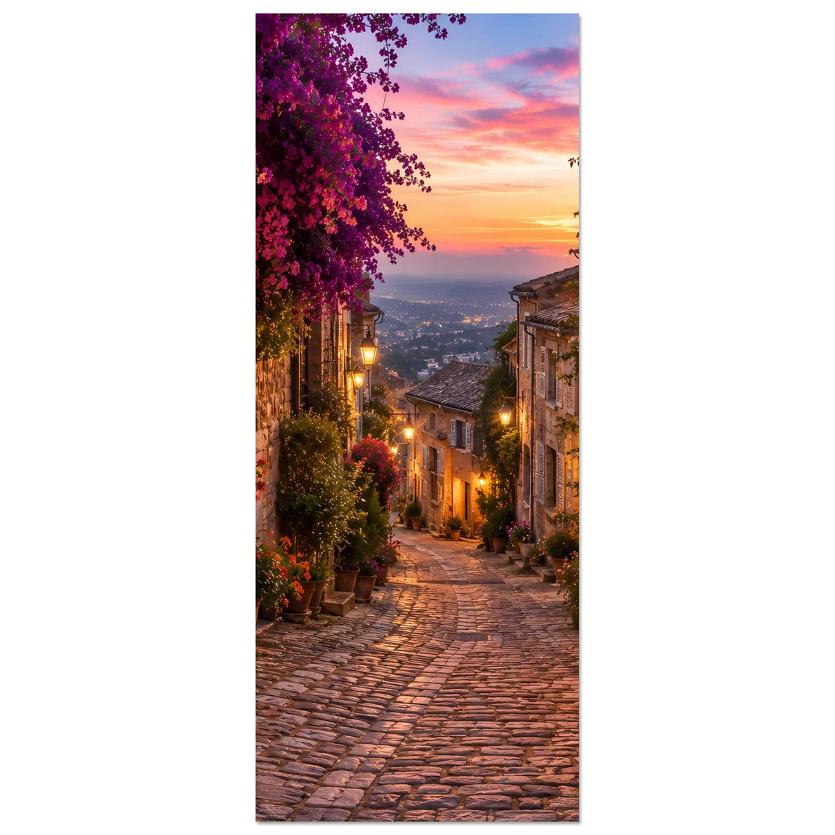 Wandposter Hochformat: Blick in die Altstadtgasse mit Blumenranken und Sonnenuntergang