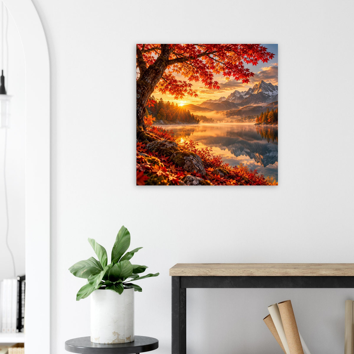 Poster mit Landschaftsmotiv an weißer Wand: Sonne über See und roten Blättern