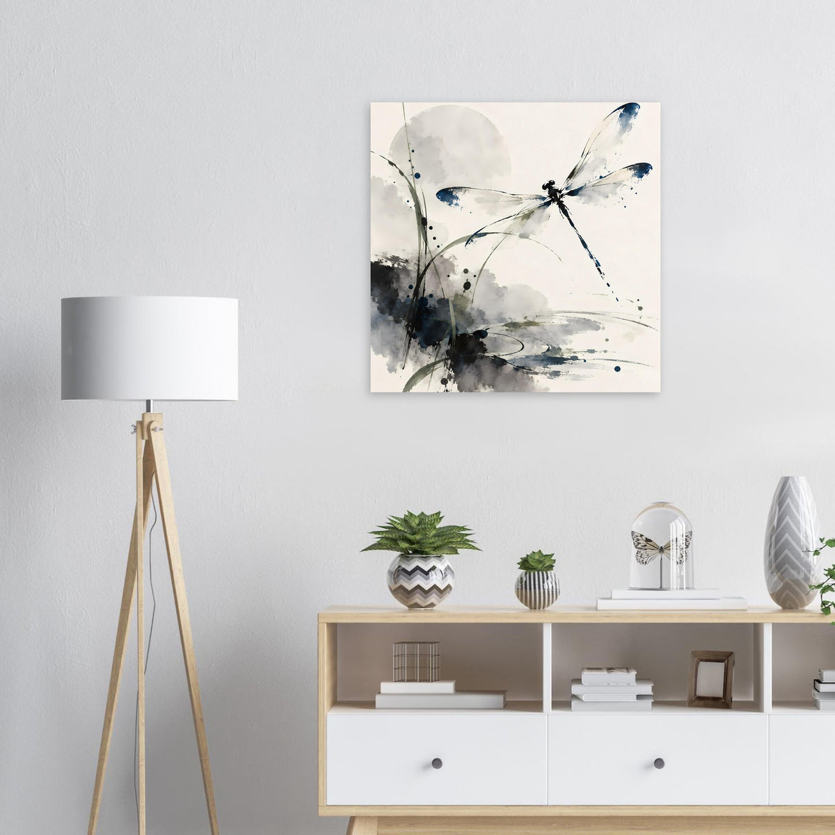Aquarell-Poster mit Libelle in Blau und Grau, schwarze Linien, rechteckig