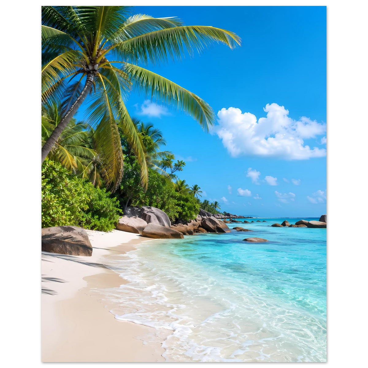Strandposter im Hochformat: Palmen, türkisblaues Meer und Felsgruppe an der Küste.