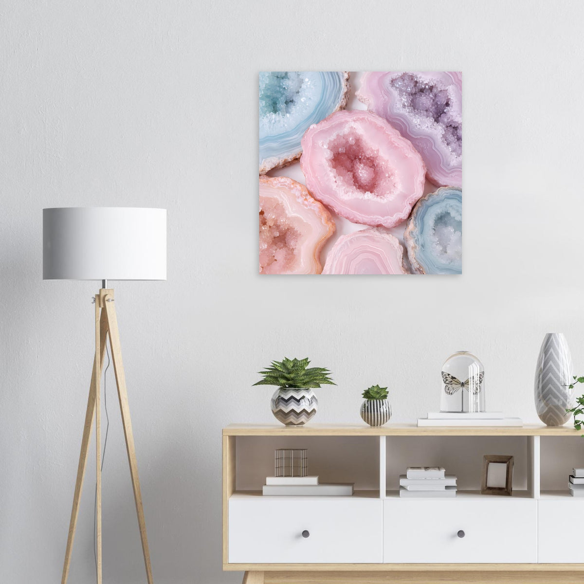 Quadratisches Geoden-Poster mit rosa Kristallhöhle und blau-violettem Rand