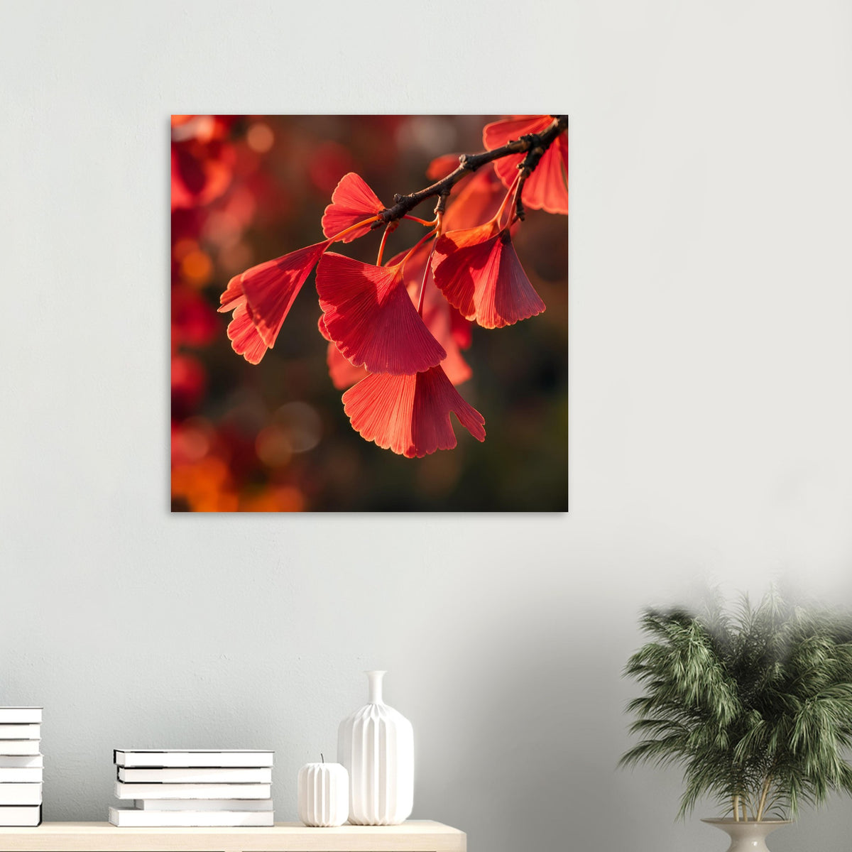 Kleines Poster mit roten Ginkgo-Blättern am Zweig, zartes Farbspiel