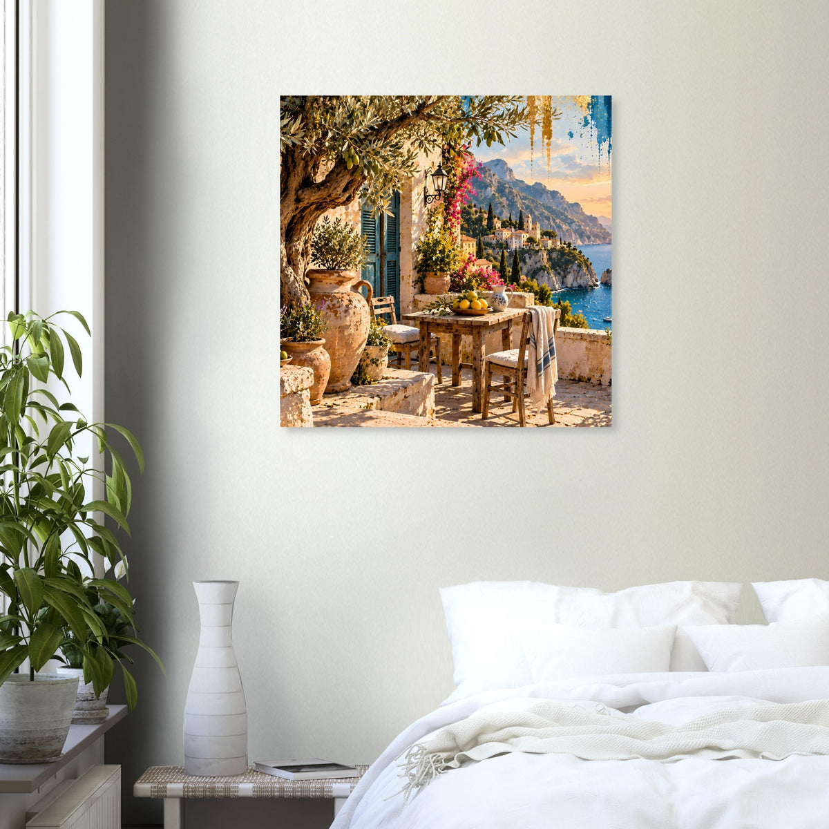 Quadratisches Poster zeigt Küstenweg mit Blumen am Tisch, Meer und Abendhimmel