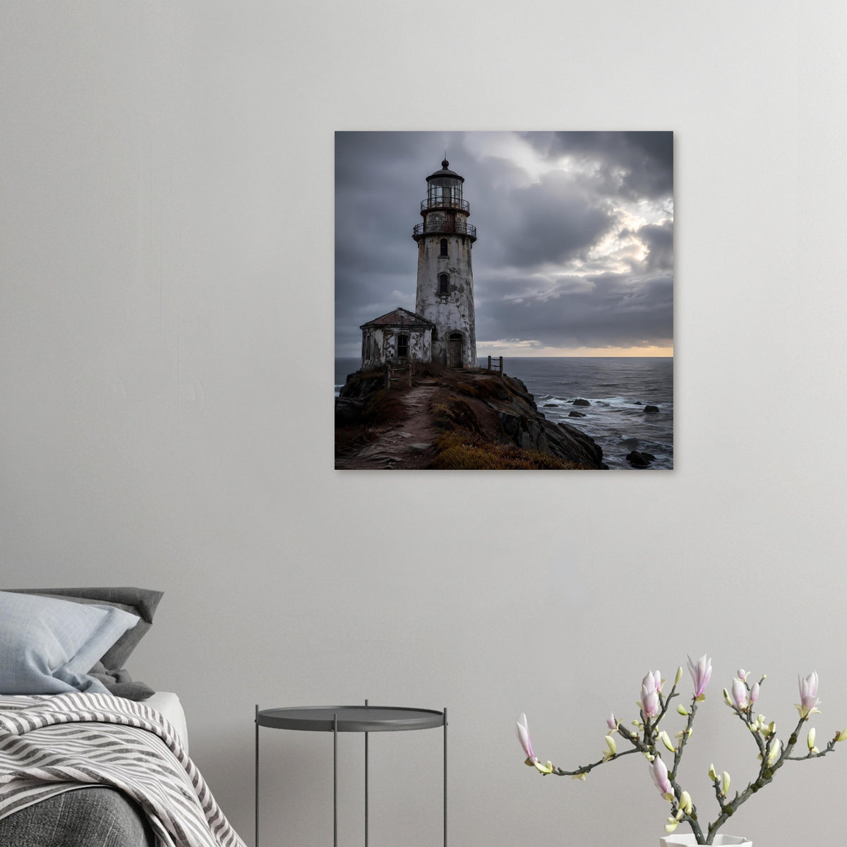 Leuchtturm-Poster an der Wand: kleiner weißer Leuchtturm an felsiger Küste