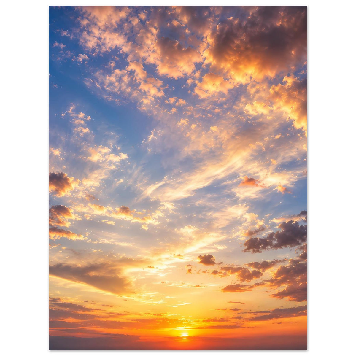 Poster Hochformat: orangefarbene Wolken und Sonne am unteren Rand