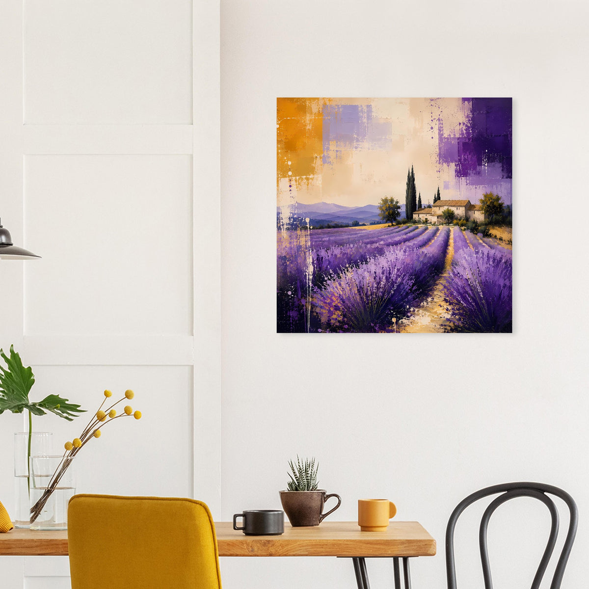 Lavendel-Landschaftsbild im Querformat mit violetten Lavendelreihen und gold-orangefarbenem Himmel