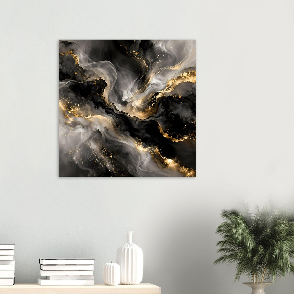 Quadratisches Kunstposter mit goldenen Linien rechts, grauen Wolkenwirbeln und dunklen Flächen