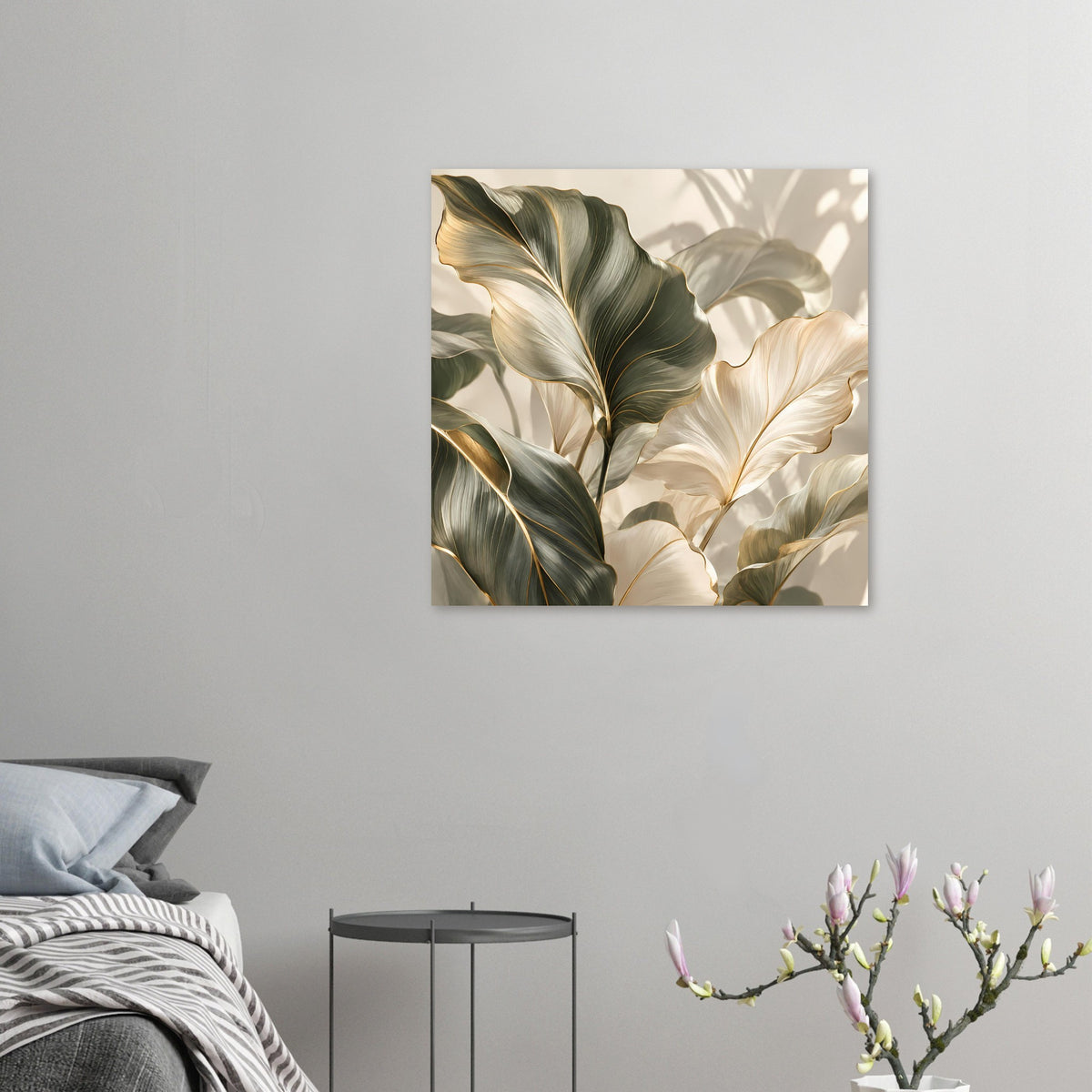 Quadratisches Pflanzenposter im Rahmen, Blätter in Grün und Creme mit goldenen Adern