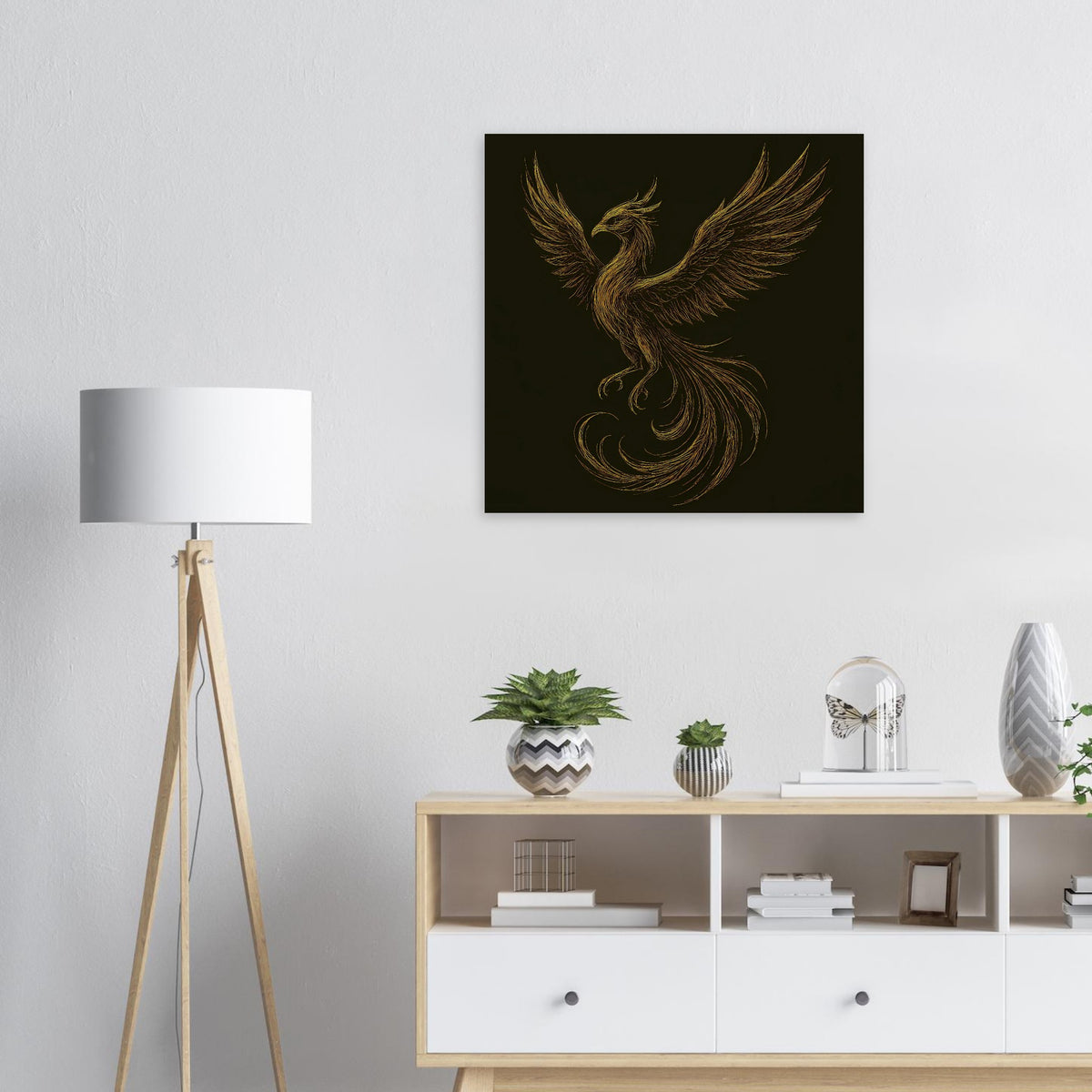 Quadratisches Poster mit goldenem Phönix und ausgebreiteten Flügeln auf schwarzem Grund.