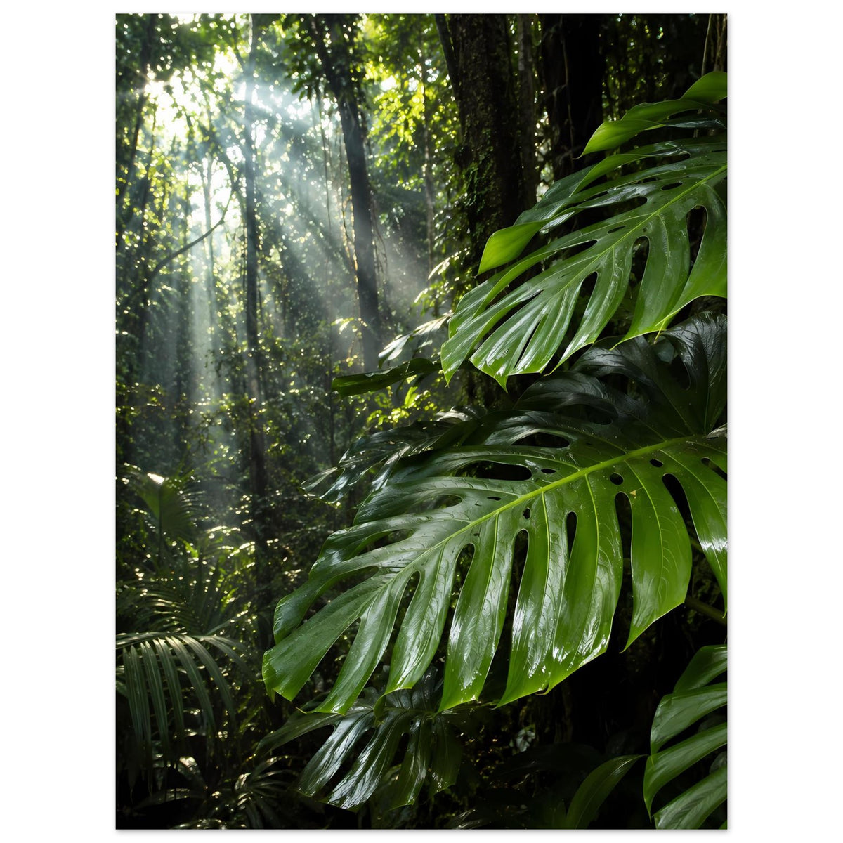 Dschungelposter mit grünen Blättern und Lichtstrahlen im Wald, vertikales Layout