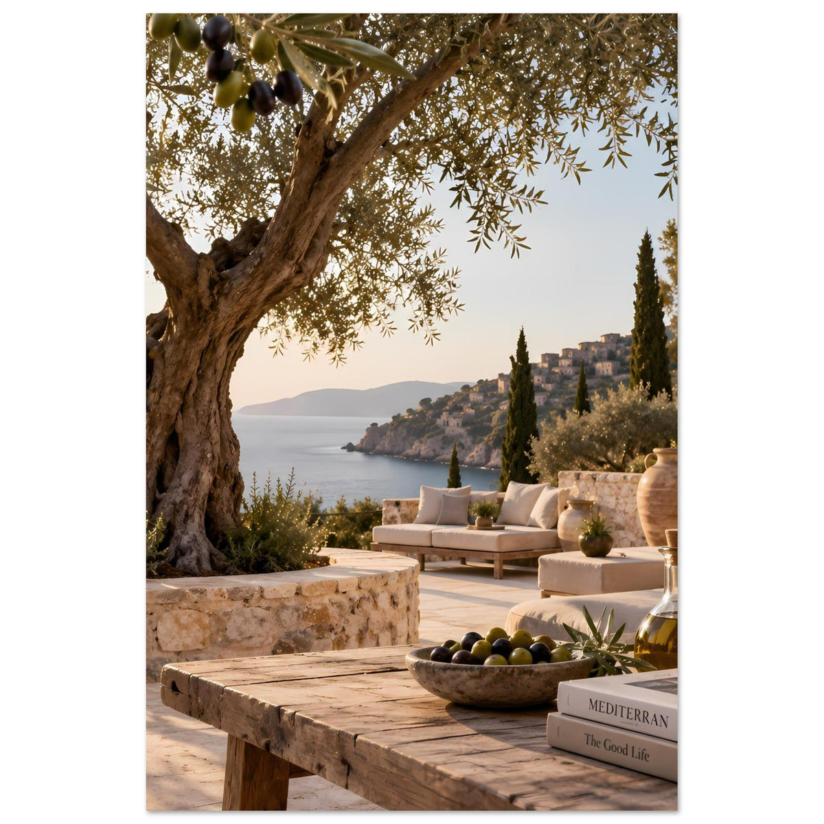 Mediterranes Poster im Hochformat: Olivenbaum, Stufen und Terrassentisch
