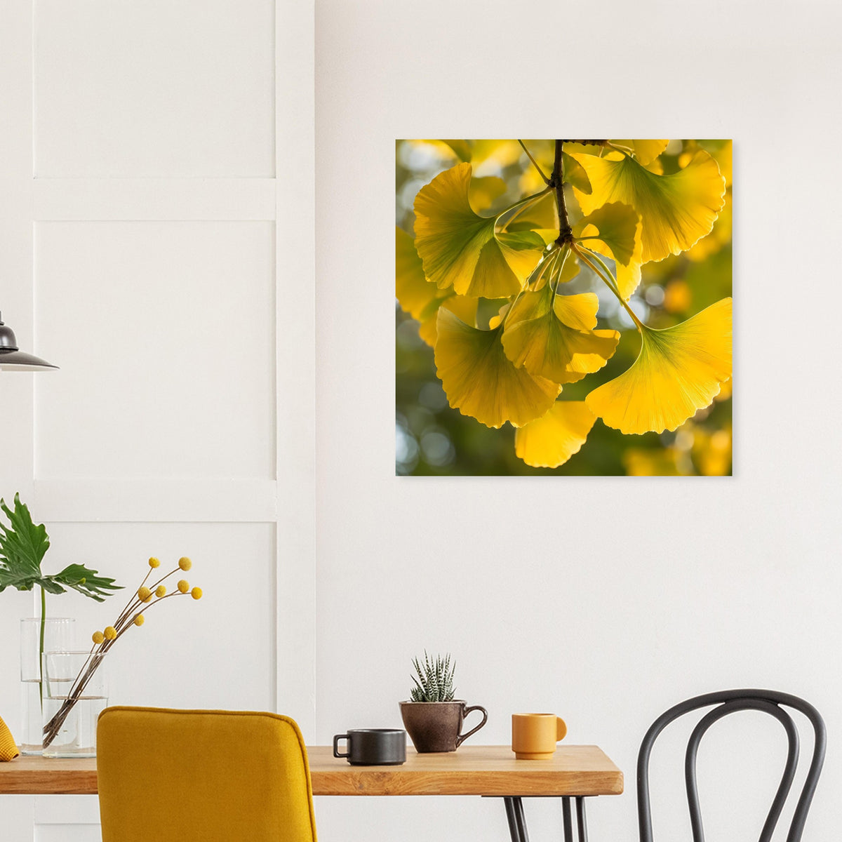 Ginkgoblatt-Poster im dunklen Rahmen mit gelben Blättern, quadratisch