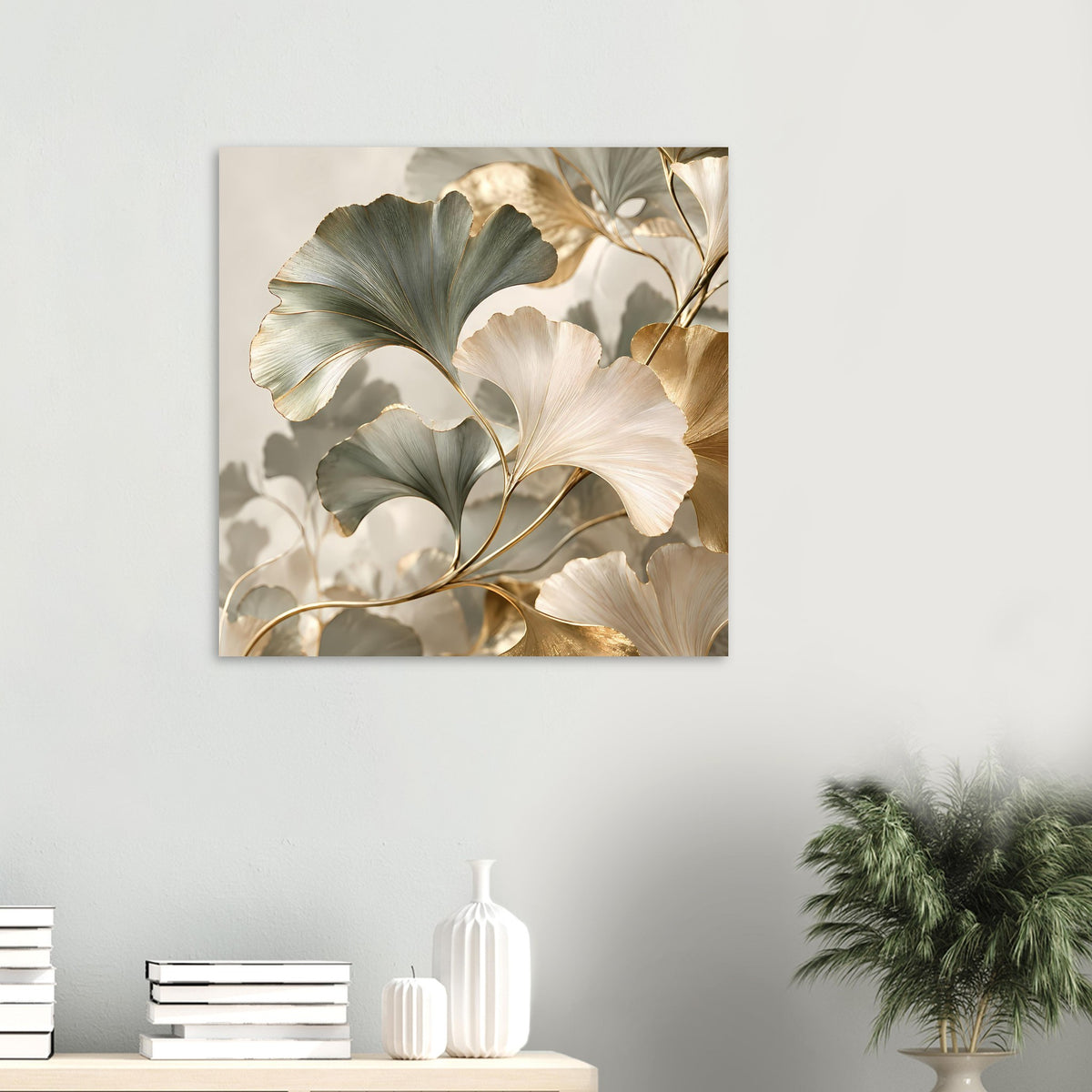 Quadratisches Poster mit Ginkgo-Blättern in Grau-Grün, Creme und Goldakzenten