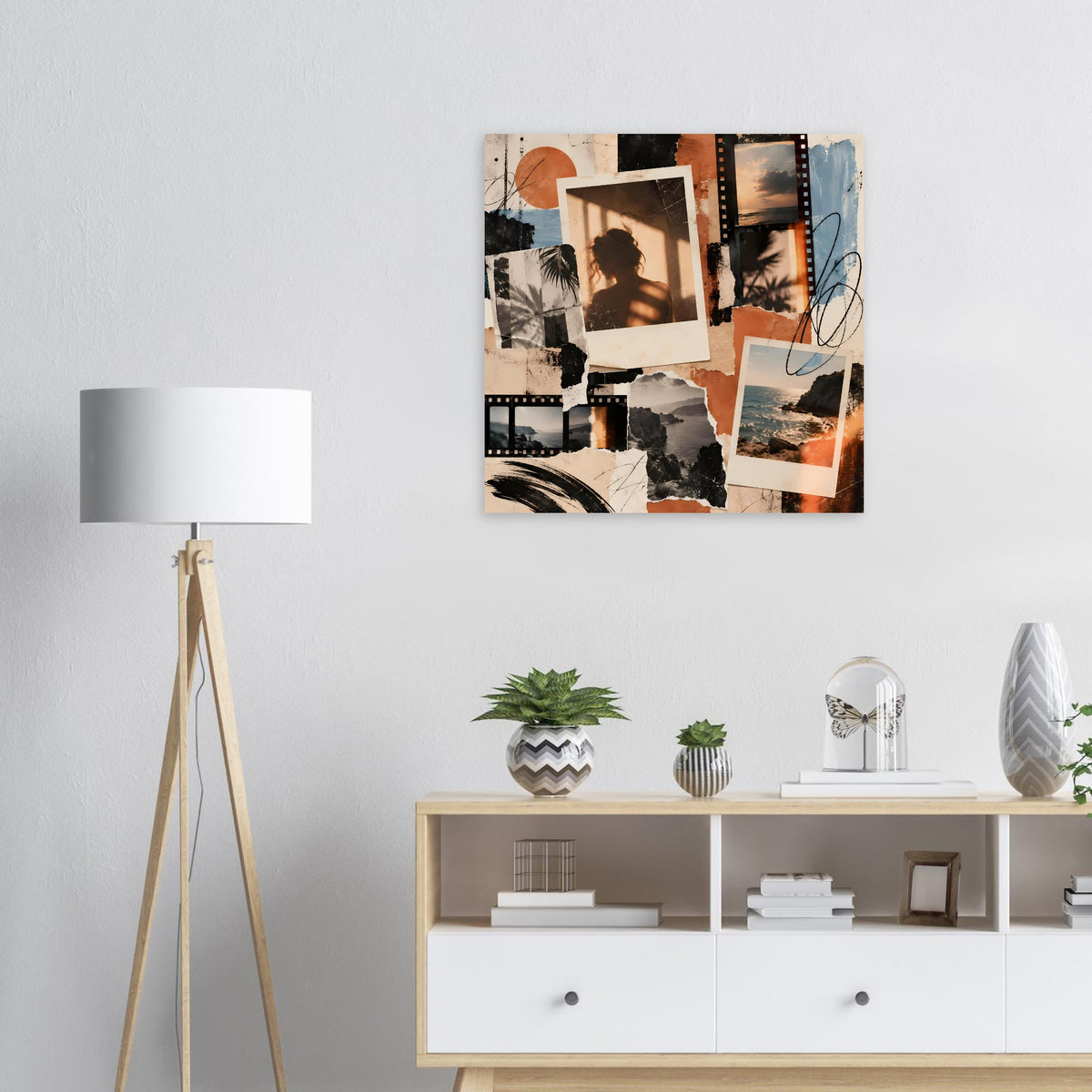 Quadratisches Wandposter mit Vintage-Fotomosaik aus Polaroids und Filmstreifen in Orange/Blautönen