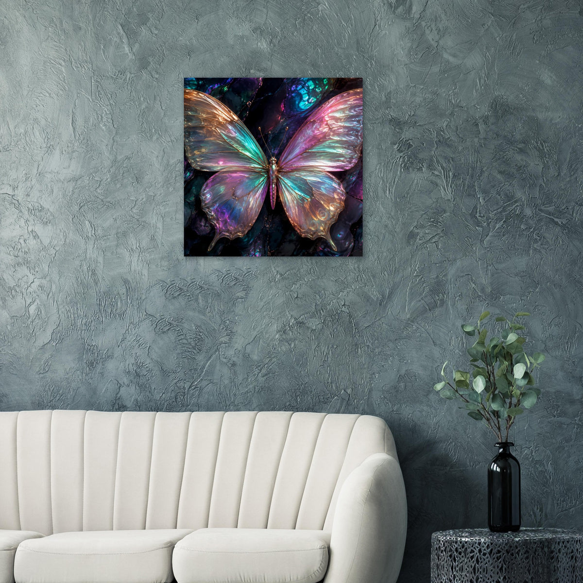 Schmetterling-Poster mit schillernden Flügeln und leuchtendem Muster im Zentrum.
