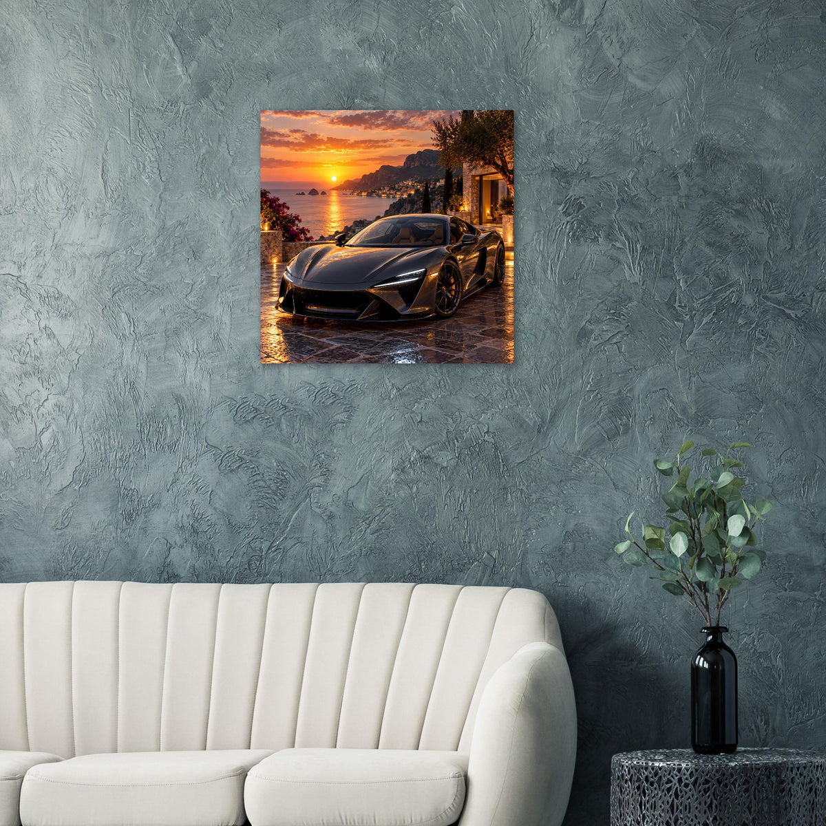 Poster mit schwarzem Sportwagen bei Sonnenuntergang am Meer, quadratisch